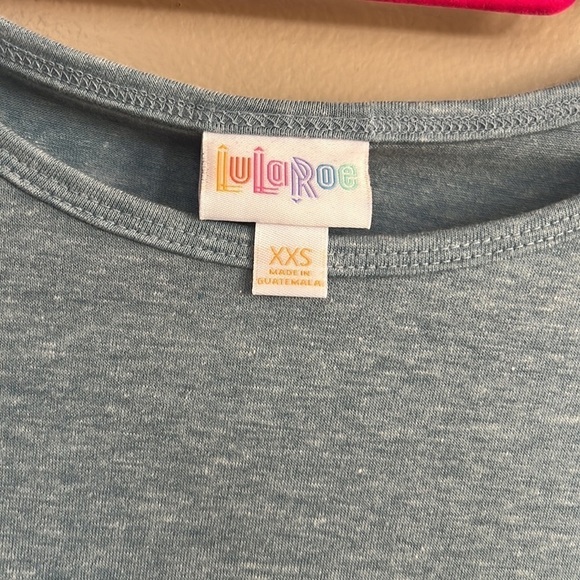 LulaRoe Irma Printed High Low Short Sleeve Top Size XXS - Picture 2 of 5